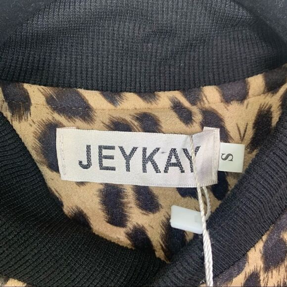 Jeykay cheetah bomber jacket. SO SOFT! small NWT - Picture 4 of 9